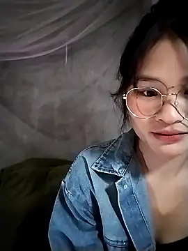 Snapshot of saronla_03 chatting on 12.20.25 saronla 03 online show from 12.20.25