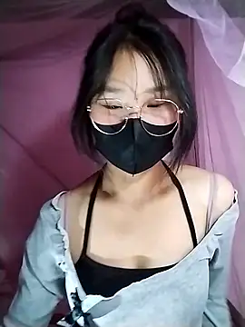 Snapshot of saronla_03 chatting on 12.21.25 saronla 03 online show from 12.21.25