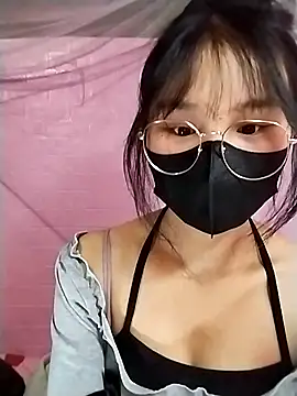 Snapshot of saronla_03 chatting on 12.21.25 saronla 03 online show from 12.21.25