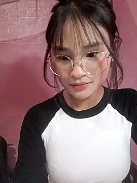 Snapshot of saronla_03 chatting on 02.05.26 saronla 03 online show from 02.05.26