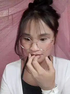 Snapshot of saronla_03 chatting on 02.13.26 saronla 03 online show from 02.13.26