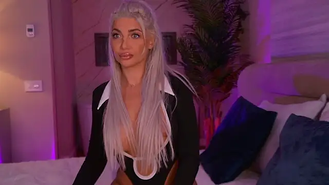 ElsaSinn online show from 09.13.25