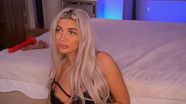 ElsaSinn online show from 10.13.25