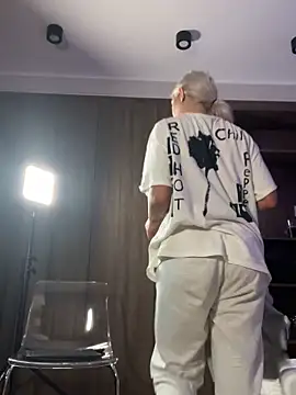 ElsaSinn online show from 11.05.25