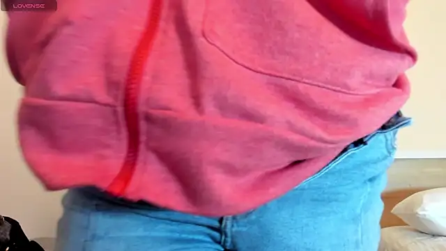 Snapshot of BellaNixs chatting on 09.10.25 BellaNixs online show from 09.10.25