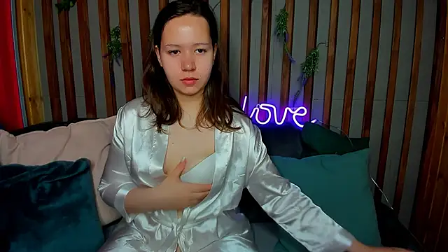 Snapshot of Laura_Ellinss chatting on 09.27.25 Laura Ellinss online show from 09.27.25