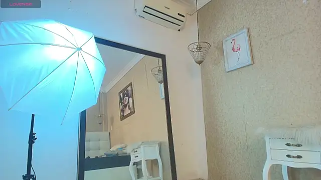 Miladiosa online show from 12.14.25