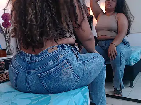 Snapshot of CloeStron chatting on 09.26.25 CloeStron online show from 09.26.25