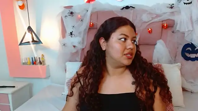 Snapshot of CloeStron chatting on 10.25.25 CloeStron online show from 10.25.25