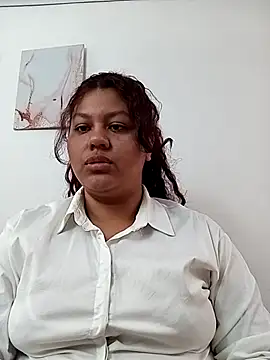 Snapshot of CloeStron chatting on 11.18.25 CloeStron online show from 11.18.25