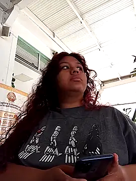 Snapshot of CloeStron chatting on 11.20.25 CloeStron online show from 11.20.25