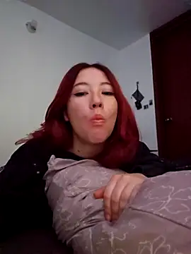 Snapshot of lunnaa_ chatting on 11.23.25 lunnaa online show from 11.23.25