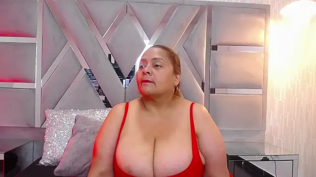 Snapshot of MonzerratBoyer chatting on 11.23.25 MonzerratBoyer online show from 11.23.25