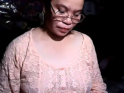 Snapshot of Adeline05 chatting on 12.04.25 Adeline05 online show from 12.04.25