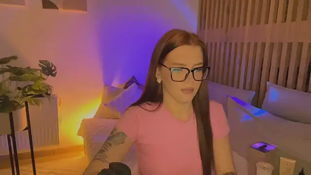 Snapshot of ShyLulu69 chatting on 11.11.25 ShyLulu69 online show from 11.11.25