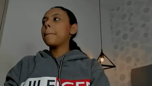 sophiasweet  1 online show from 12.15.25