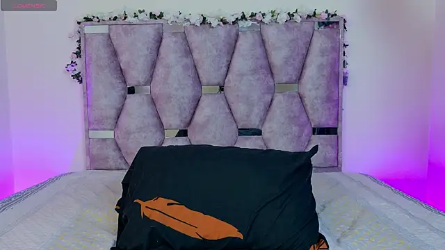 Snapshot of lana_and_liam_ chatting on 10.27.25 lana and liam online show from 10.27.25