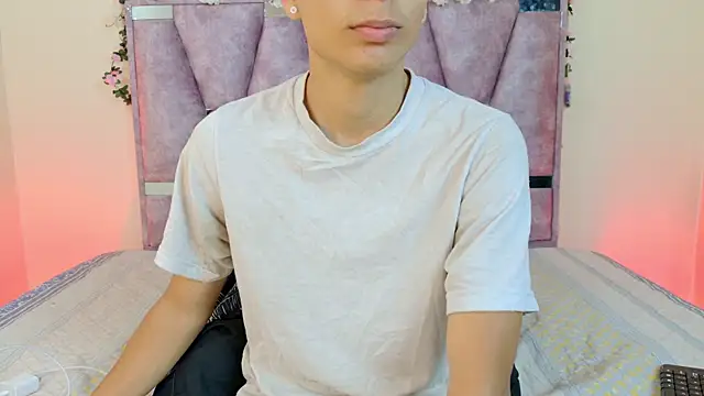 Snapshot of lana_and_liam_ chatting on 10.31.25 lana and liam online show from 10.31.25