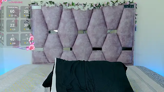 Snapshot of lana_and_liam_ chatting on 11.18.25 lana and liam online show from 11.18.25