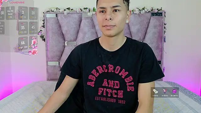 Snapshot of lana_and_liam_ chatting on 11.25.25 lana and liam online show from 11.25.25