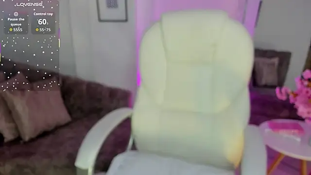 Snapshot of Melina_Rouge chatting on 11.21.25 Melina Rouge online show from 11.21.25