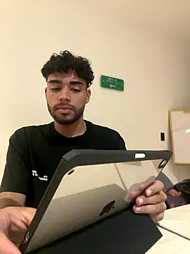 Snapshot of RaphaelDufort chatting on 10.30.25 RaphaelDufort online show from 10.30.25