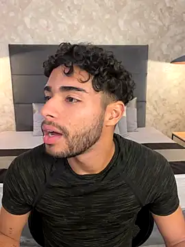 Snapshot of RaphaelDufort chatting on 11.08.25 RaphaelDufort online show from 11.08.25