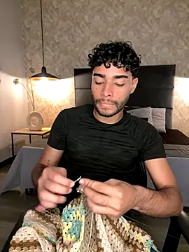 Snapshot of RaphaelDufort chatting on 11.30.25 RaphaelDufort online show from 11.30.25