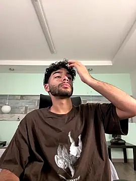 Snapshot of RaphaelDufort chatting on 12.04.25 RaphaelDufort online show from 12.04.25