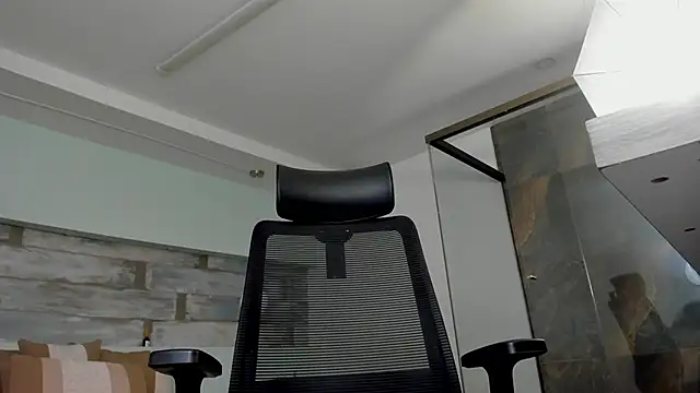 Snapshot of RaphaelDufort chatting on 12.13.25 RaphaelDufort online show from 12.13.25