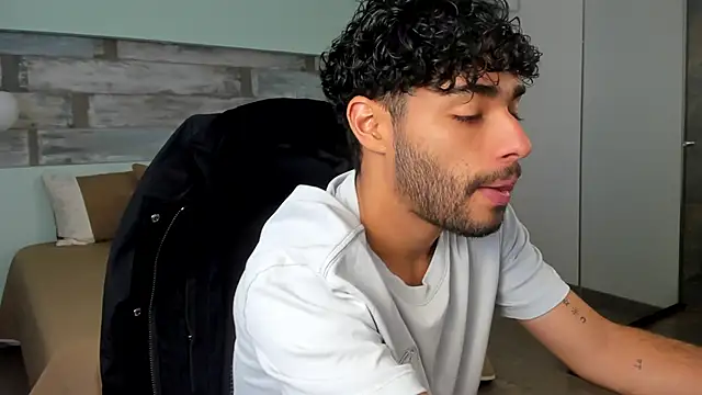 Snapshot of RaphaelDufort chatting on 12.15.25 RaphaelDufort online show from 12.15.25