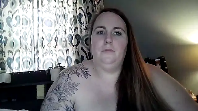 Snapshot of Domimommy420 chatting on 11.04.25 Domimommy420 online show from 11.04.25