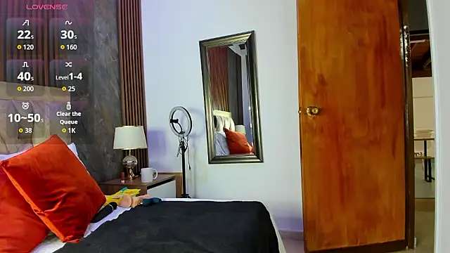 Snapshot of linda_cabal chatting on 01.14.26 linda cabal online show from 01.14.26