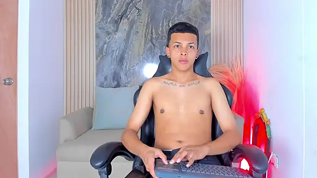 Snapshot of ThiagoCollin chatting on 09.15.25 ThiagoCollin online show from 09.15.25