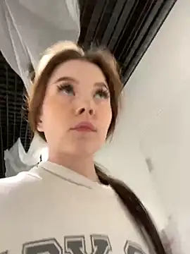 Wanda Wild online show from 10.31.25