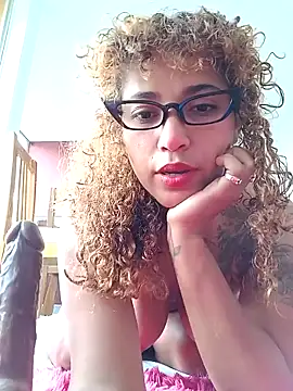 Vikyvoyeur online show from 11.17.25