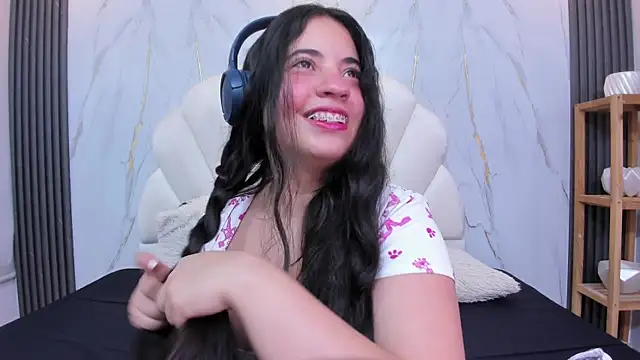 Nicol Chang online show from 11.06.25