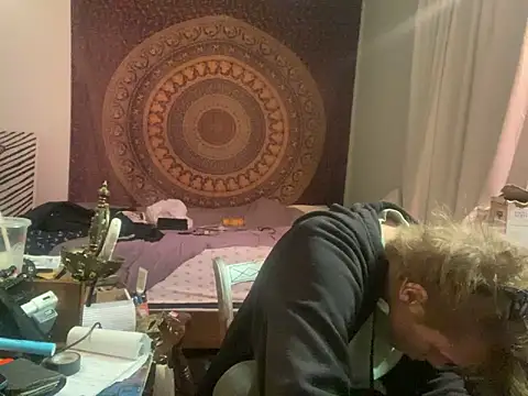 Snapshot of XanderOzzz chatting on 11.17.25 XanderOzzz online show from 11.17.25