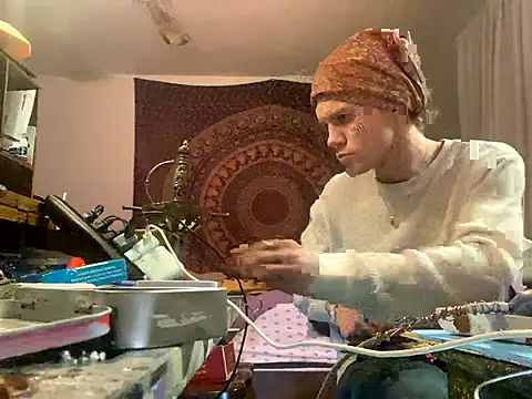 Snapshot of XanderOzzz chatting on 11.22.25 XanderOzzz online show from 11.22.25