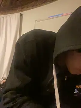 Snapshot of XanderOzzz chatting on 12.01.25 XanderOzzz online show from 12.01.25