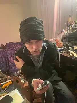 Snapshot of XanderOzzz chatting on 12.05.25 XanderOzzz online show from 12.05.25