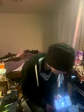 Snapshot of XanderOzzz chatting on 12.14.25 XanderOzzz online show from 12.14.25