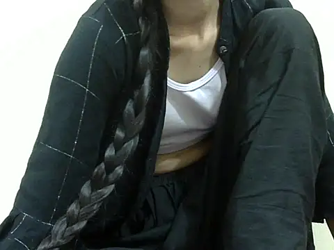 smallcuute online show from 11.16.25