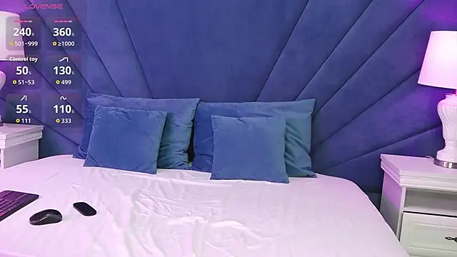 Snapshot of Deezylicious chatting on 11.22.25 Deezylicious online show from 11.22.25