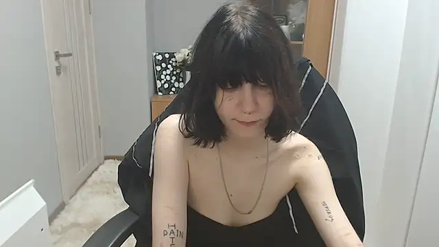 TinaQuiin online show from 10.24.25