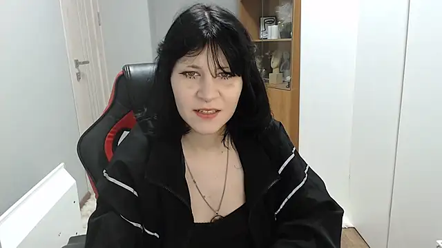 TinaQuiin online show from 11.29.25