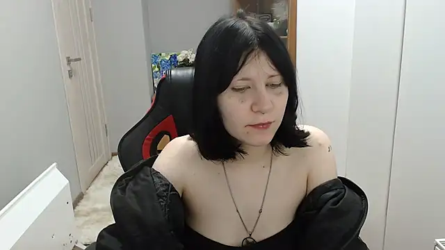 TinaQuiin online show from 12.03.25