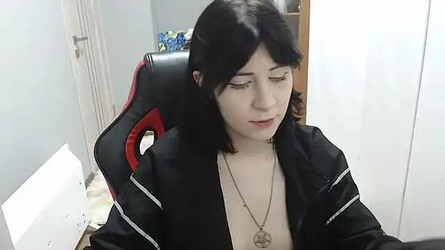 TinaQuiin online show from 12.17.25