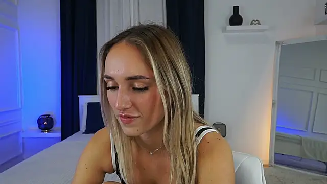 Snapshot of LenaaStar chatting on 12.03.25 LenaaStar online show from 12.03.25