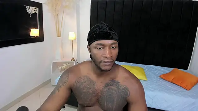 Snapshot of chrstian_lewis1 chatting on 11.04.25 chrstian lewis1 online show from 11.04.25